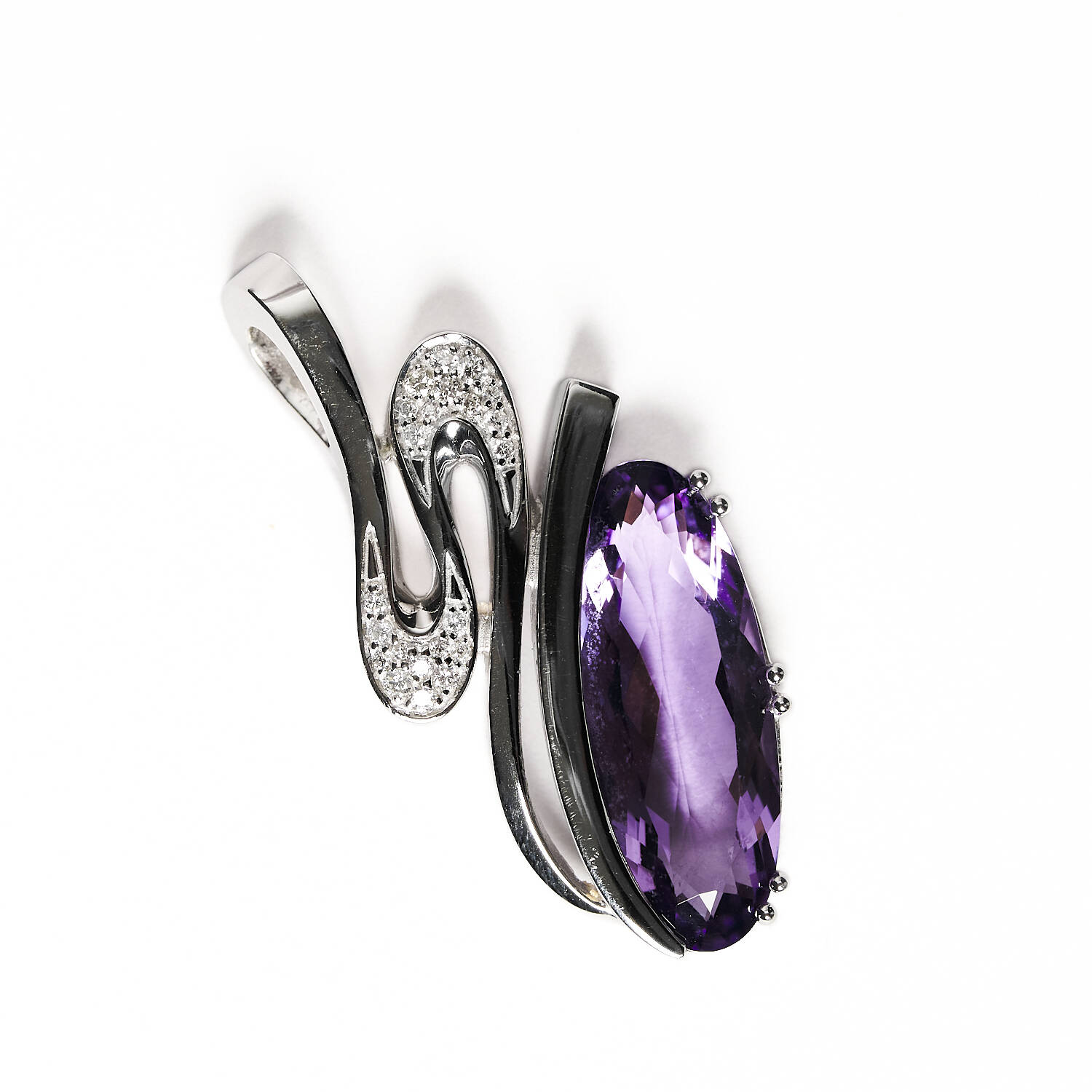 Anhänger in 585 Weißgold mit Brillanten und Amethyst