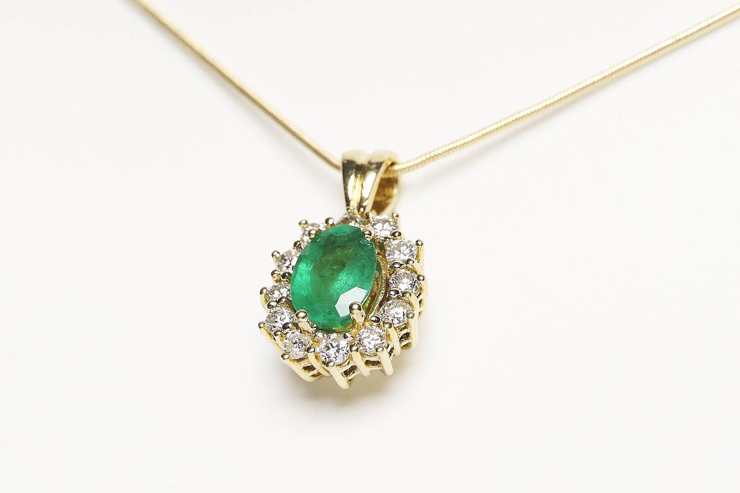 Anhänger in 750 Gelbgold mit Brillanten und Smaragd Anhänger in 750 Gelbgold mit Brillanten und Smaragd