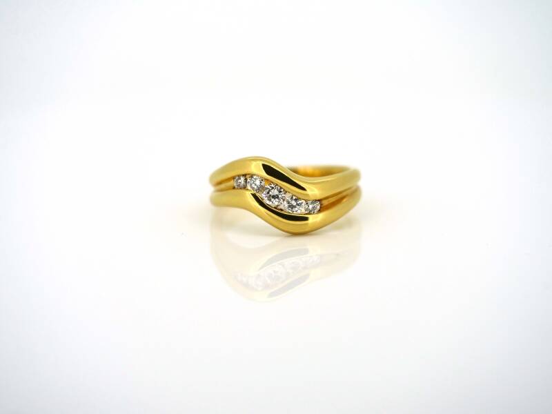 Damenring in 750 Gelbgold mit Brillanten (343)