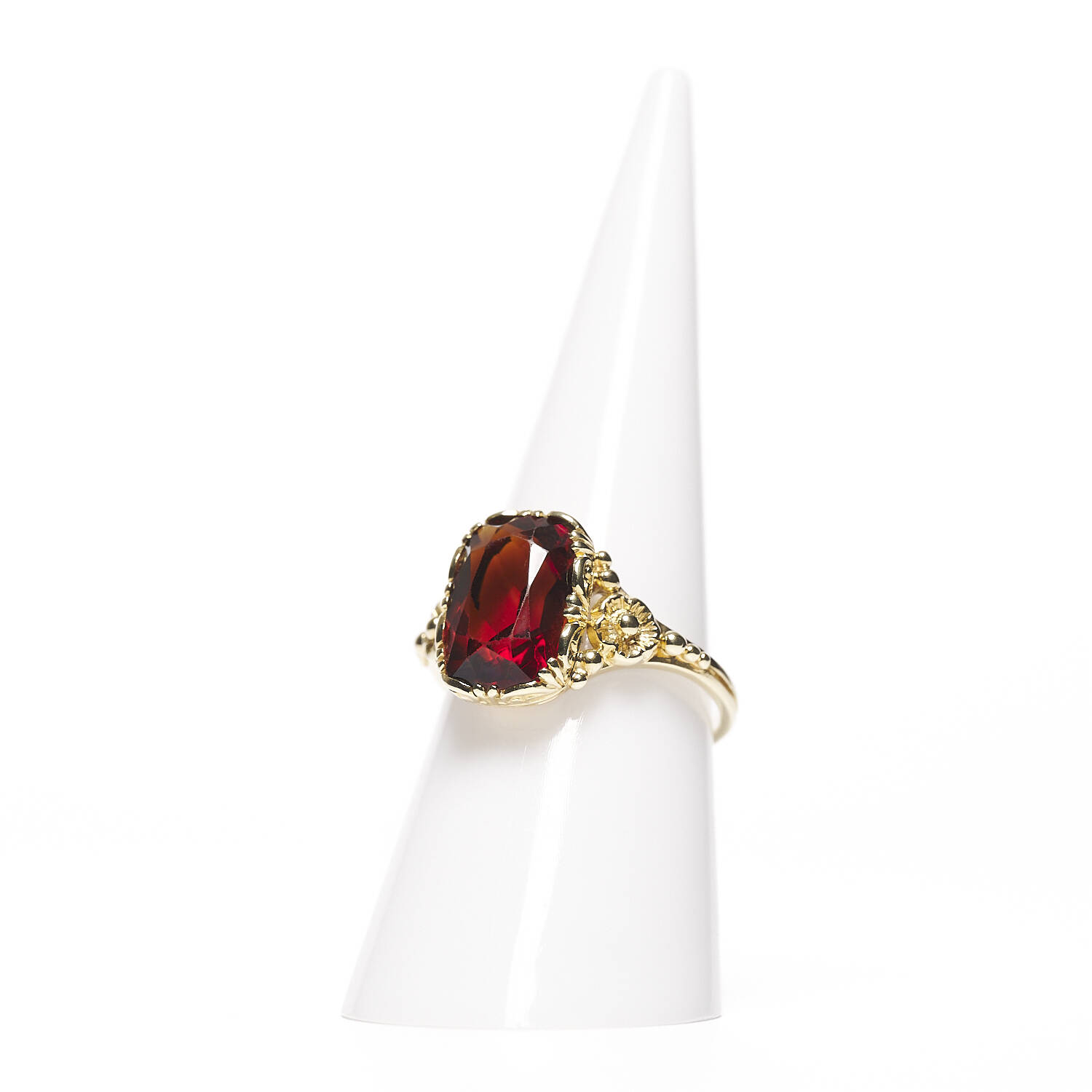 Damenring in 585 Gelbgold mit Granat (2467)
