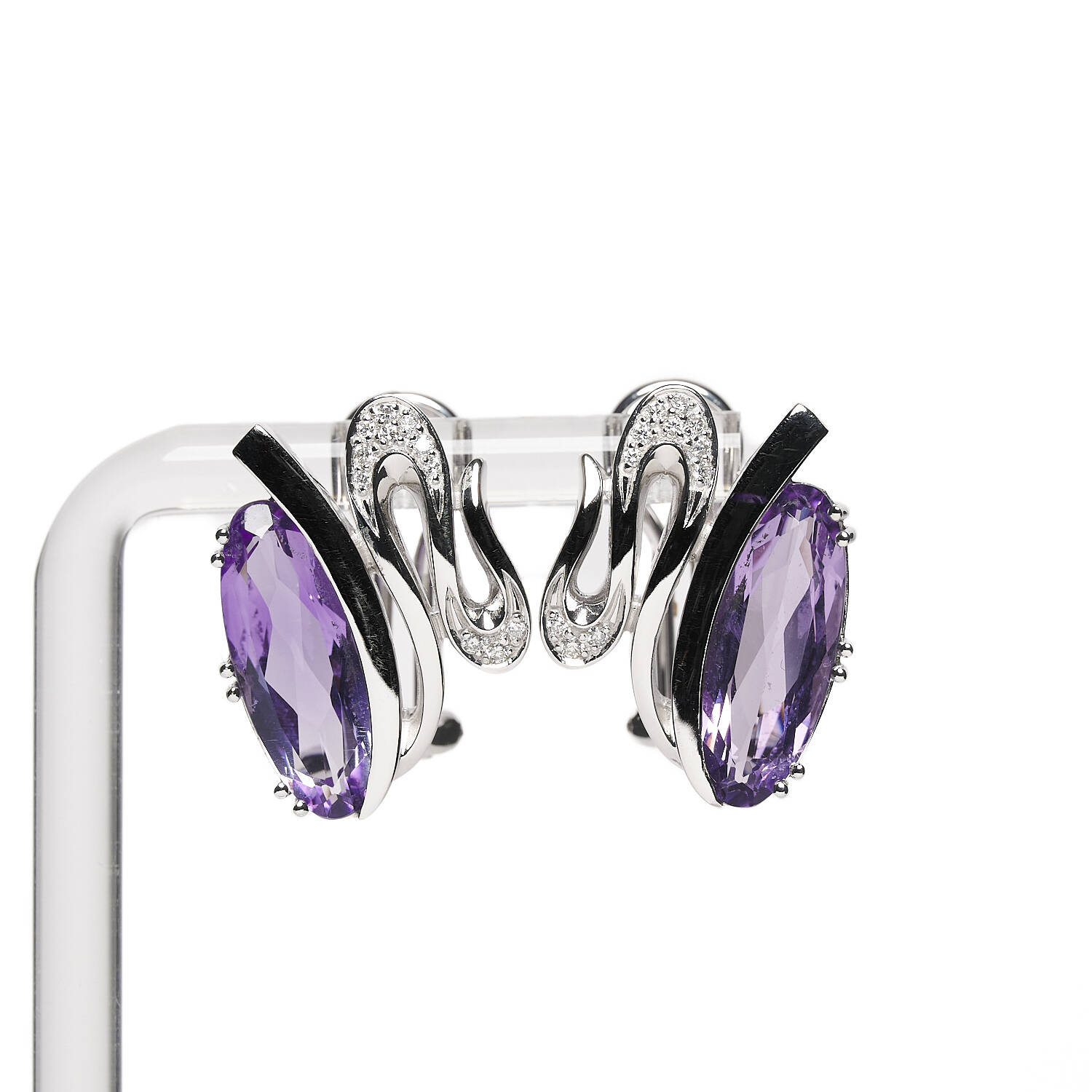 Ohrringe in 585 Weißgold mit Brillanten und Amethysten Ohrringe in 585 Weißgold mit Brillanten und Amethysten