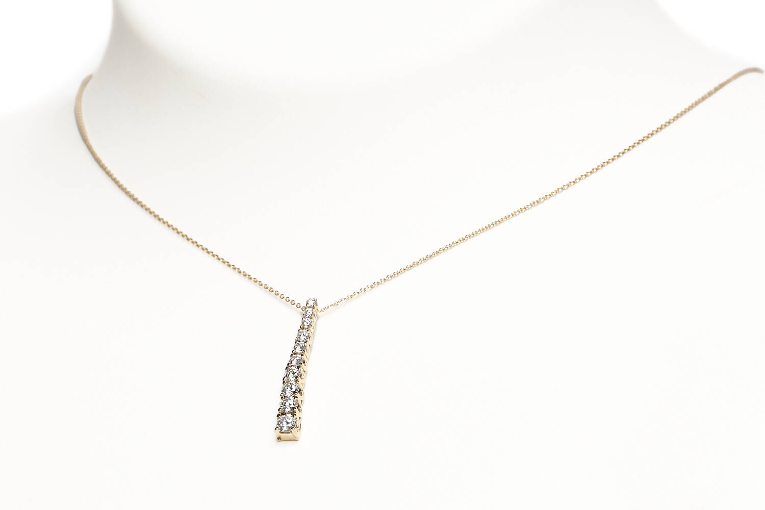 Collier in 750 Rotgold mit Brillanten Collier in 750 Rotgold mit Brillanten