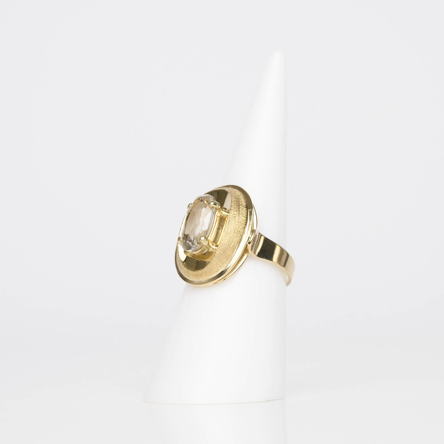 Damenring - 585 Gelbgold mit Spinell (1014)