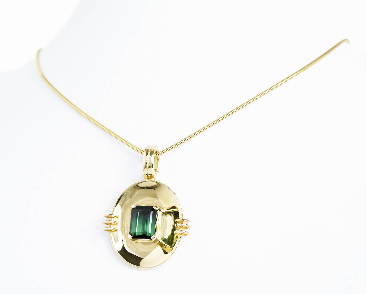 Anhänger in 585 Gelbgold mit Spinell (698)