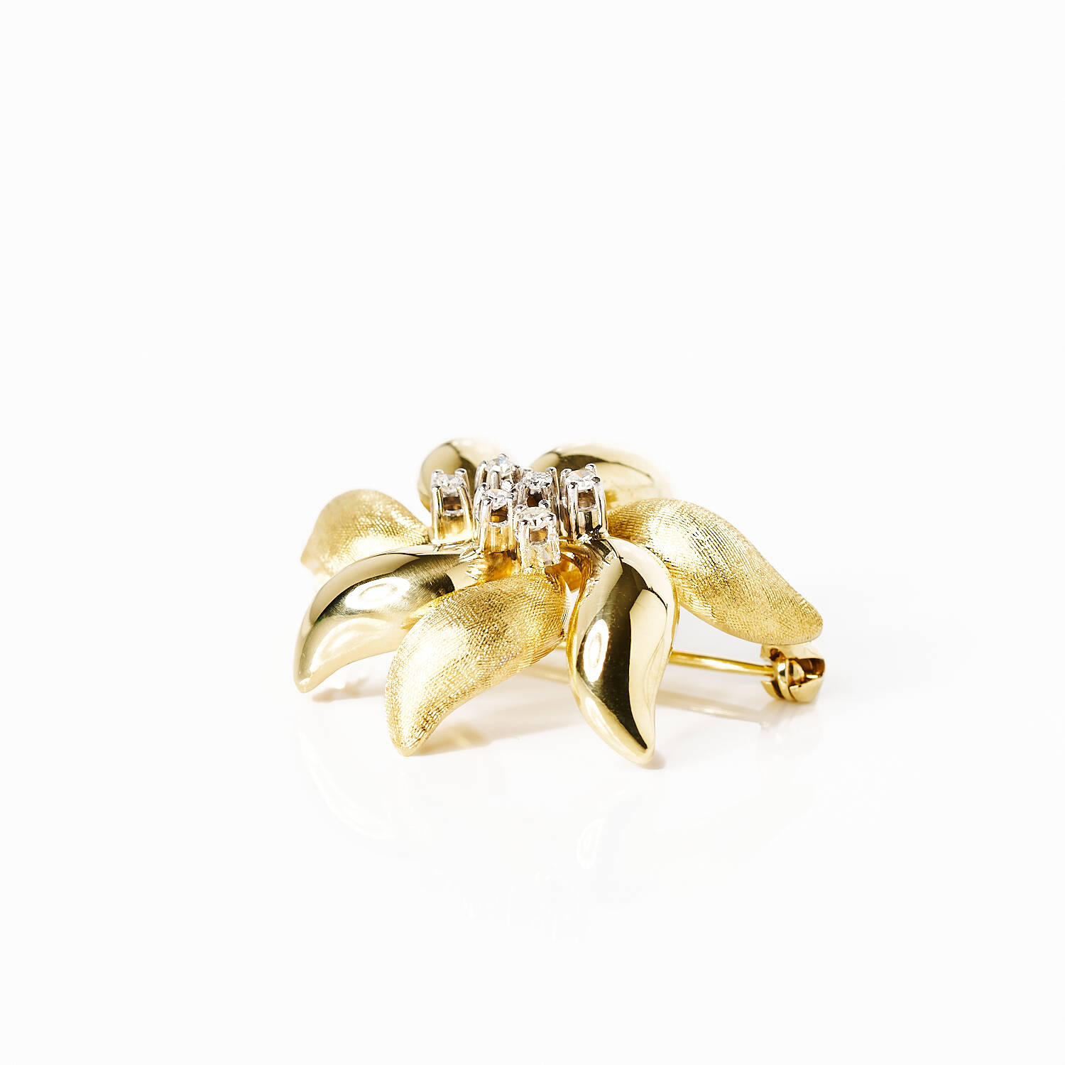 Brosche in 585 Gelbgold mit Diamanten (1614)
