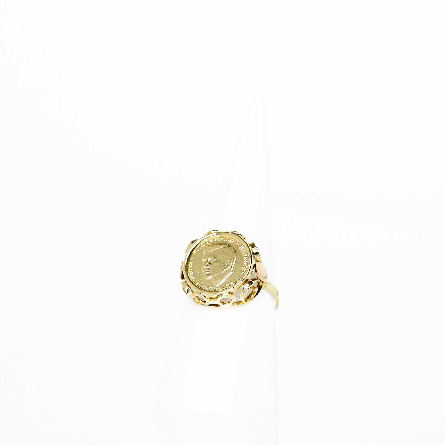Damenring in 585 Gelbgold mit Münzplatte J.F.K. (1688)