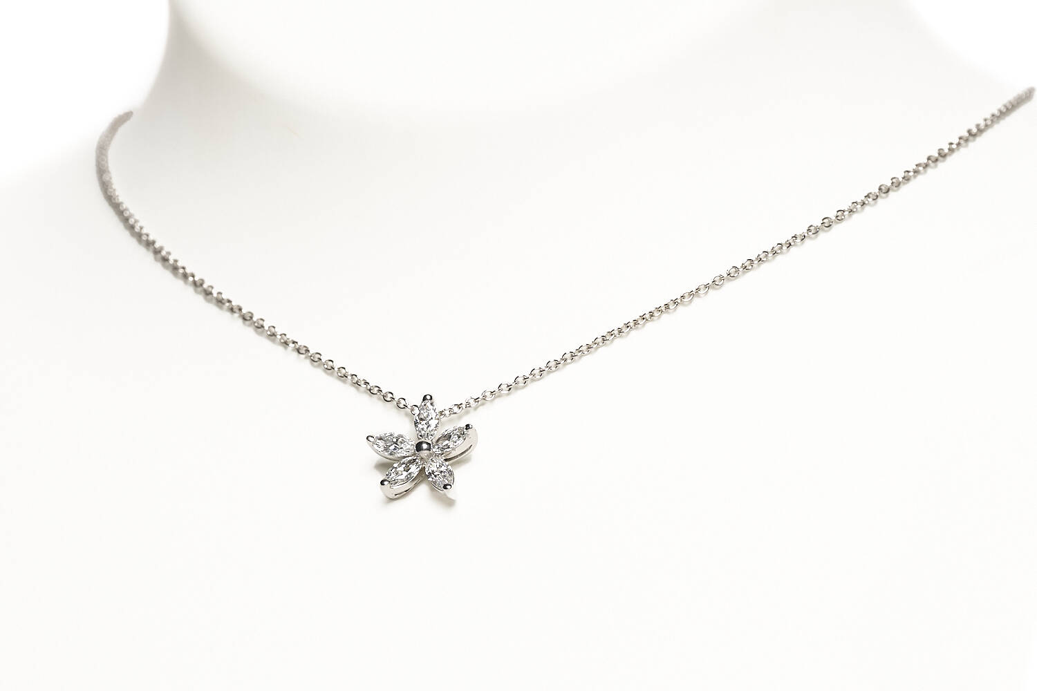 Collier in 750 Weißgold mit Diamanten